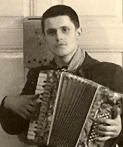Bild von Hans beim Spielen in einer Senioreneinrichtung